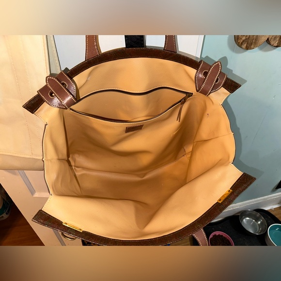 Authentic Extremely Large Etro leather shoulder bag. - Picture 14 of 14
